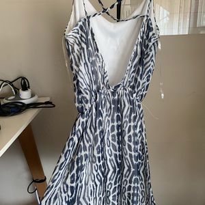 Cute dress never worn